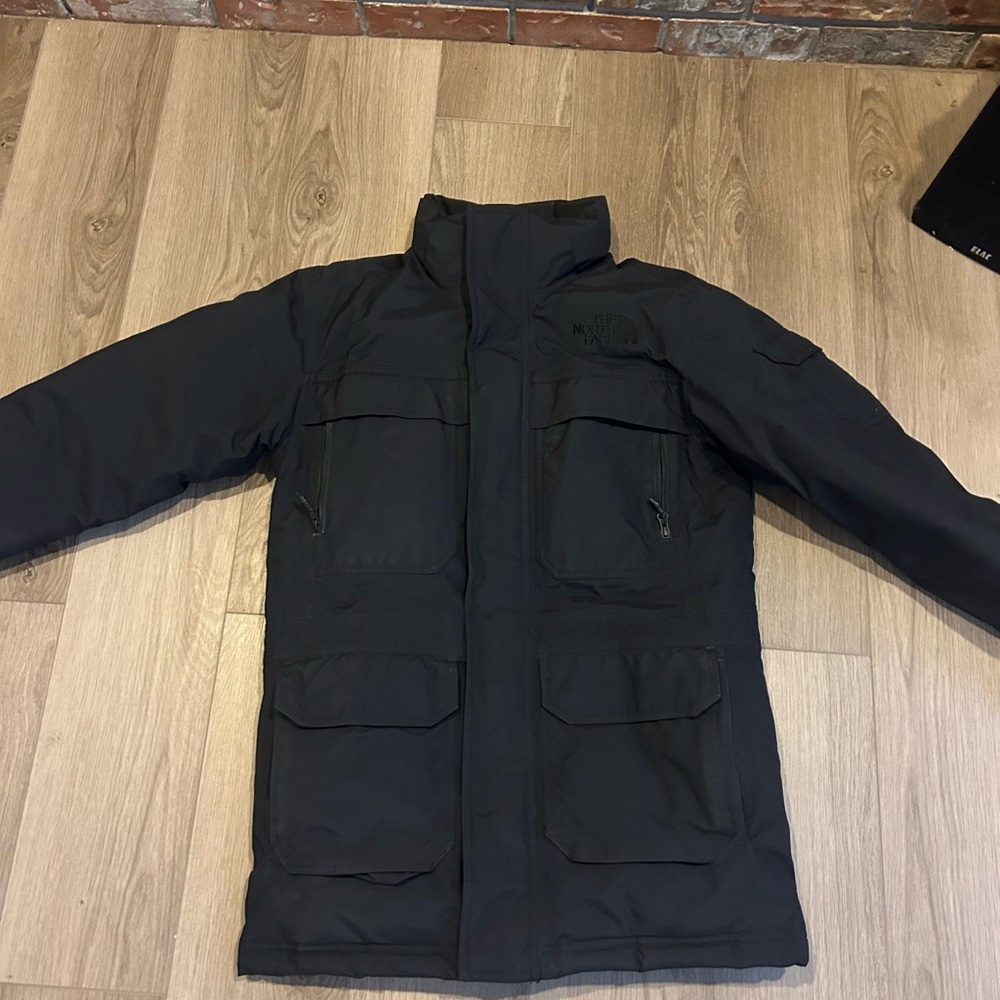The North Face Men's Black Field Jacket with Multiple Pockets